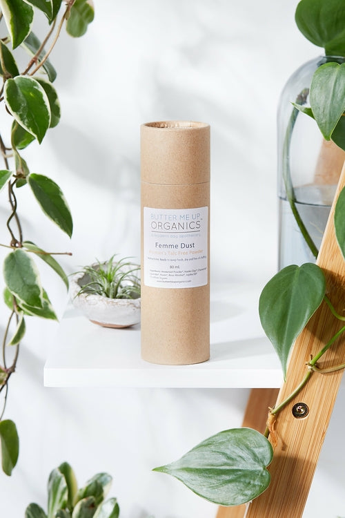 Cosmetolux Femme Dust organic talc-free powder in a jar, designed for chafing prevention and freshening skin.