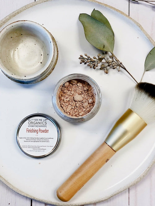 Cosmetolux Organic Finishing Powder Setting with smooth, translucent finish for a natural makeup look and long-lasting hold